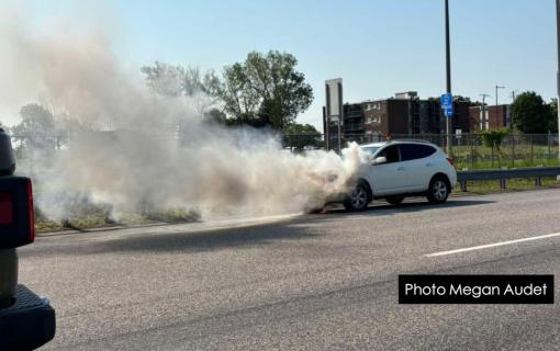 Véhicule en feu sur l'autoroute Félix Leclerc à Québec 