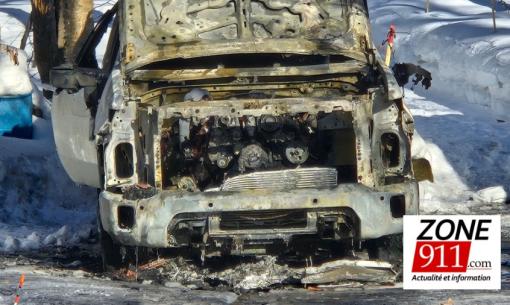 Incendie de deux véhicules à Beauport : un homme arrêté à Laval