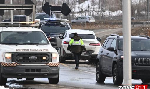 Québec - Une automobiliste cause un accident en circulant à sens inverse 