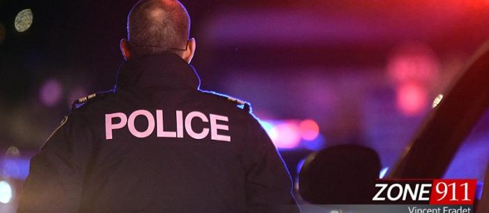 Les policiers investissent un bar rempli de mineurs