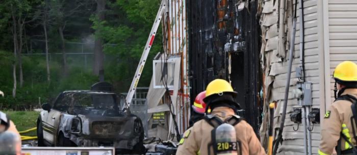 Véhicule en feu avec propagation à un bâtiment sur le boulevard Saint-Claude à Québec