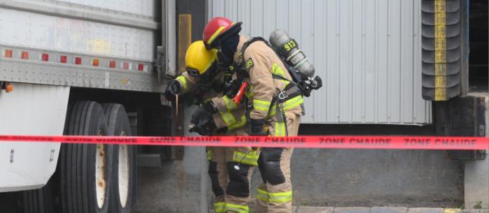 Déversement d’un produit chimique sur la rue du Grand Tron à Québec : intervention des pompiers en cours
