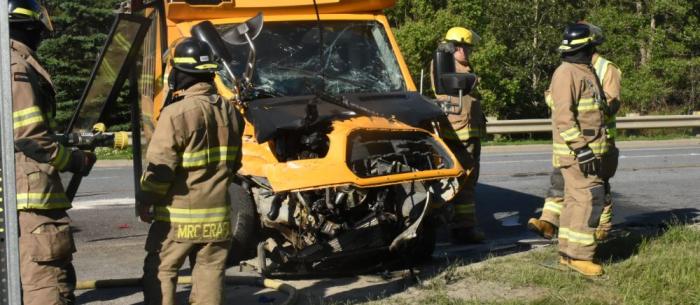 Accident - Collision entre un autobus scolaire et un véhicule sur la route 165 à St-Ferdinand