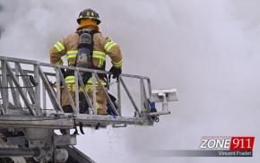 Lévis - Incendie majeur à Saint-Nicolas : Une résidence est la proie des flammes