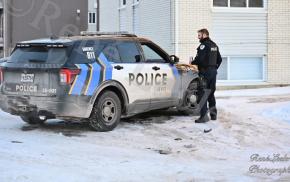 Un chauffeur de taxi menacé par arme à feu : le suspect arrêté après une intervention policière