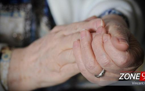 Deux aînés piégés par des fraudeurs : la vigilance change tout