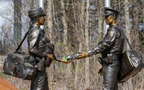 SPVQ : Une nouvelle œuvre d'art rendant hommage aux policiers et aux policières dévoilée à la Centrale de police