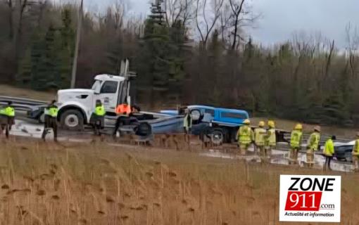 Accident - Un véhicule sur le toit sur l'autoroute Félix Leclerc 