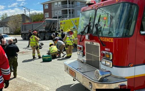 Accident sur le boulevard Hamel impliquant une moto et un véhicule