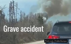 Un grave accident sur la route 138 cause un feu de forêt entre Baie-Trinité et Port-Cartier