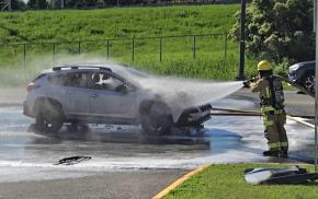 Un véhicule Subaru en feu à Beauport