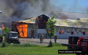 DERNIÈRE HEURE Incendie majeur dans un bâtiment de ferme à St-Apollinaire 