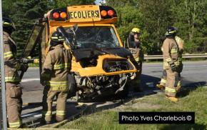 Accident - Collision entre un autobus scolaire et un véhicule sur la route 165 à St-Ferdinand