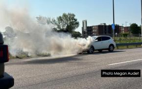 Véhicule en feu sur l'autoroute Félix Leclerc à Québec 