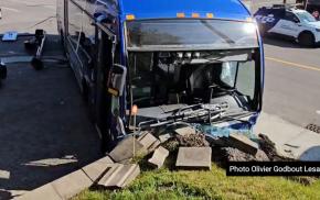 Québec - Accident un autobus du RTC impliqué et un véhicule 