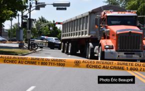 Accident un cycliste percuté par un camion lourd à Drummondville 