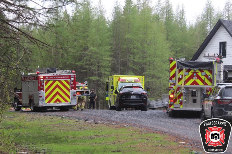 Un homme retrouvé décédé sous une chargeuse à bois 