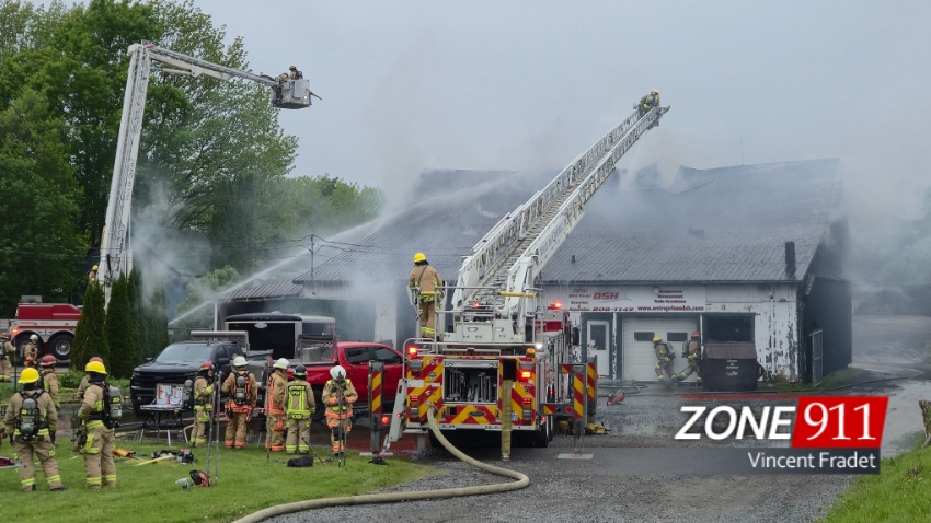  QUÉBEC Incendie majeur dans une entreprise du boulevard Hamel 