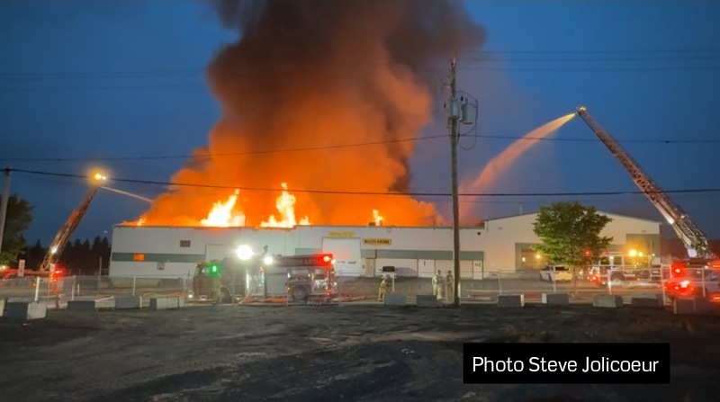 Incendie majeur à Lévis : un suspect arrêté, la police privilégie la thèse criminelle