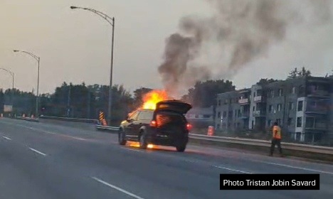 Véhicule en feu sur l'autoroute Laurentienne à Québec 