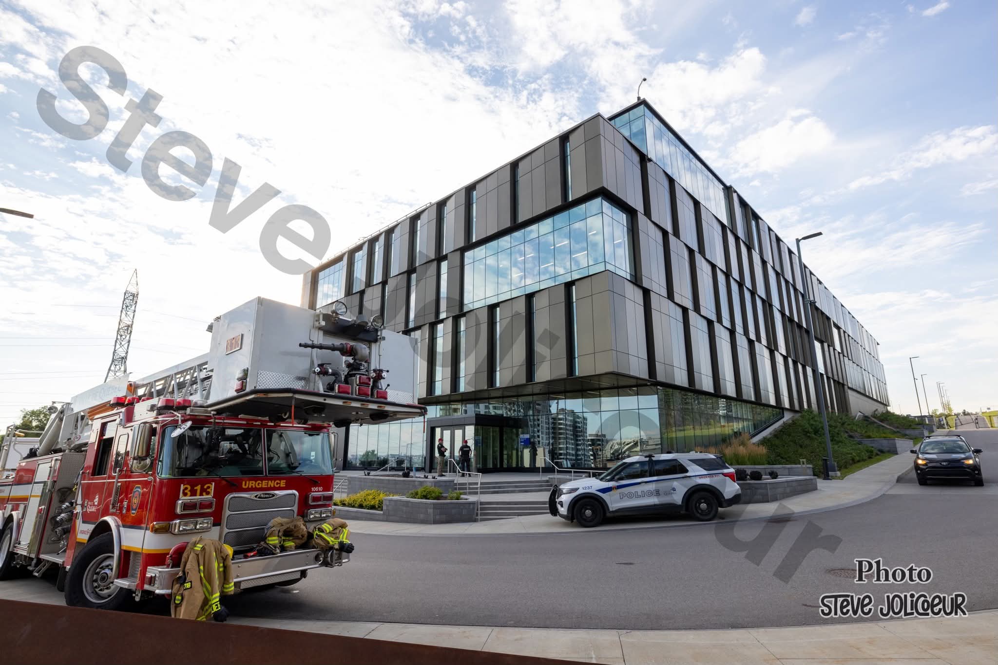  Colis suspect au poste de police de Québec les artificiers de la sont sur place 