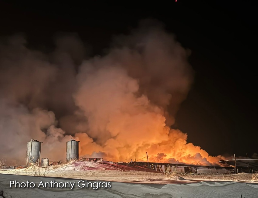 DERNIÈRE HEURE Incendie dans un bâtiment de ferme à Ste-Marie de Beauce