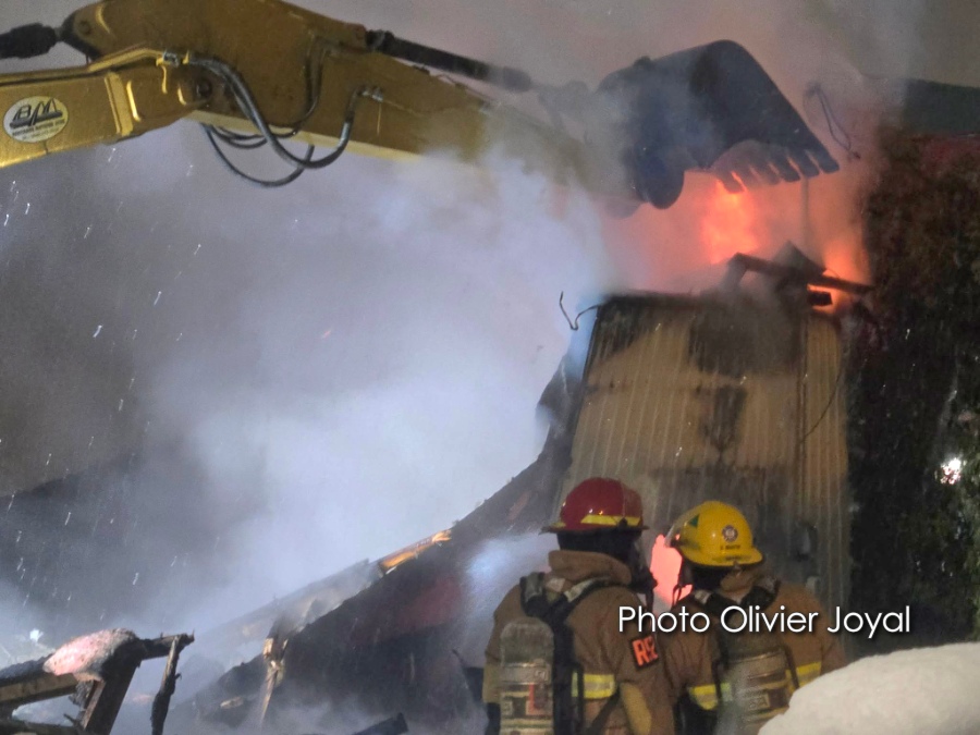 St-Hyacinthe - Un garage de grande dimension détruit par un incendie 