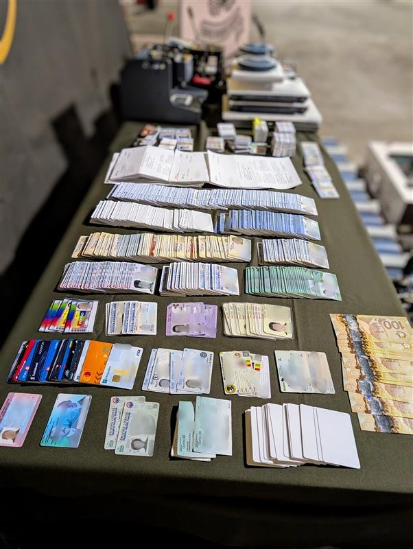 Arrestations pour fabrication de fausses cartes d'identité et de cartes de crédit