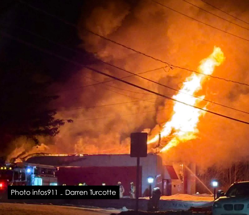 Incendie majeur dans un bâtiment commercial à Disraeli