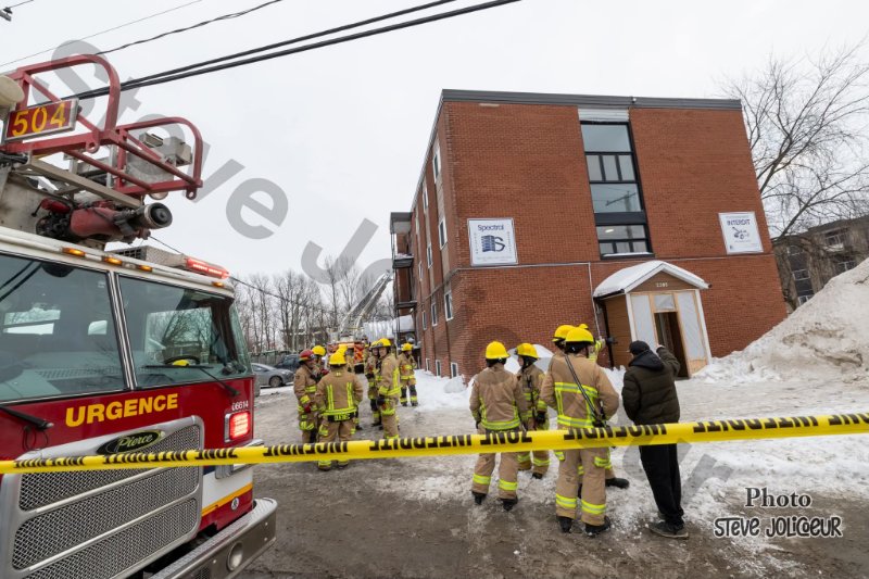 Québec - Un bâtiment évacué par mesure préventive