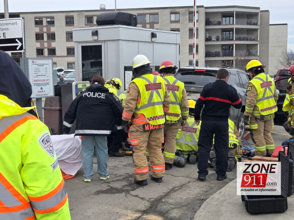 Québec - Bête accident une personne s'est retrouvée sous son véhicule 