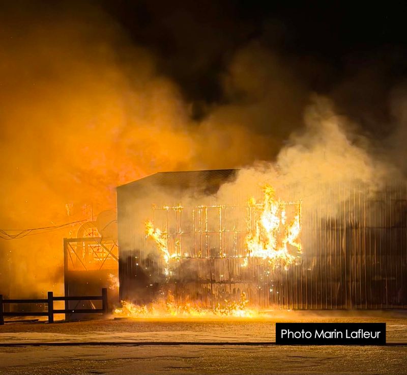 Région de Lotbinière : Deux bâtiments en feu à Notre-Dame-du-Sacré-Cœur-d’Issoudun