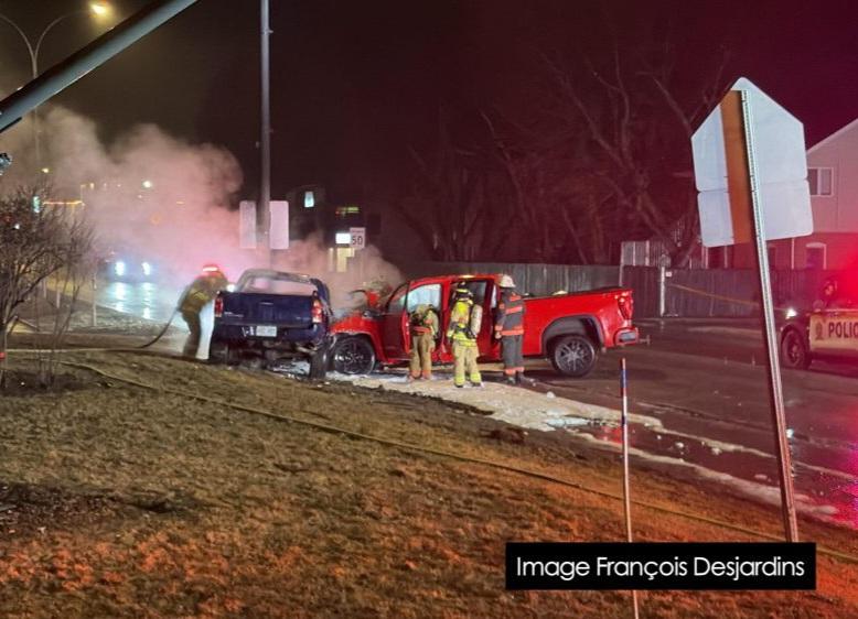 Accident à St-Georges de Beauce : les victimes extirpées des véhicules en feu 