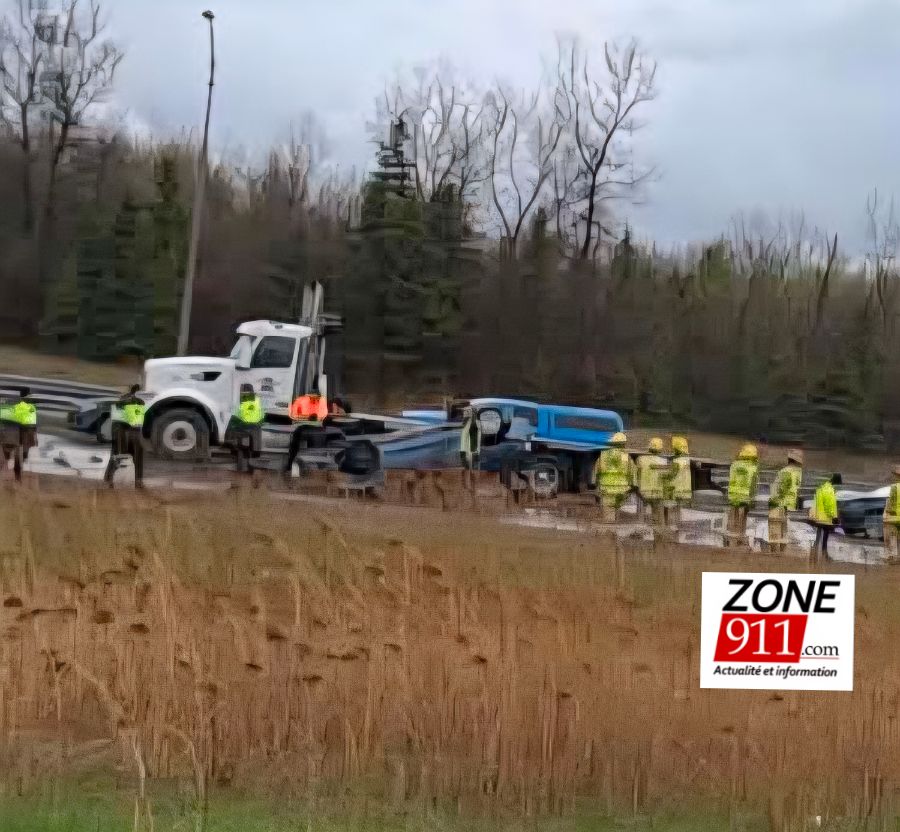 Accident - Un véhicule sur le toit sur l'autoroute Félix Leclerc 