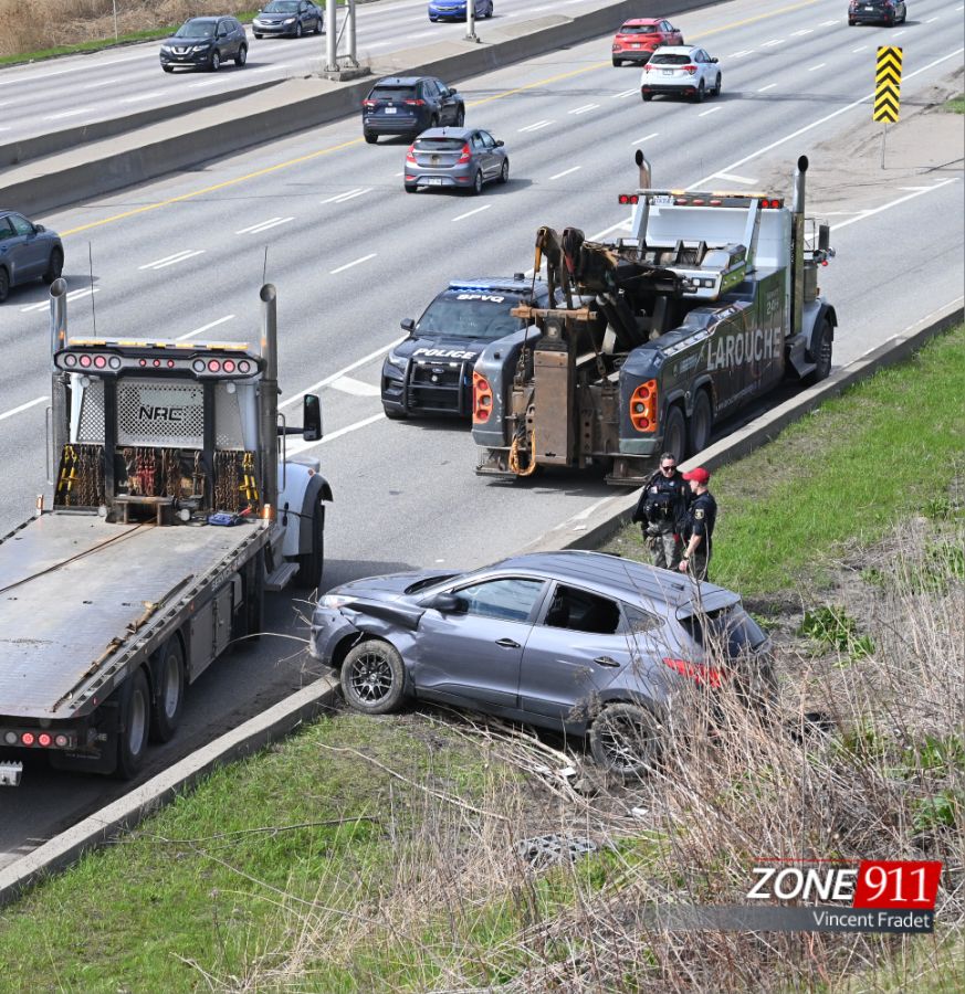 Accident particulier à Québec alors qu'un véhicule se retrouve en bas d'un viaduc en bordure de l'autoroute Robert Bourassa 