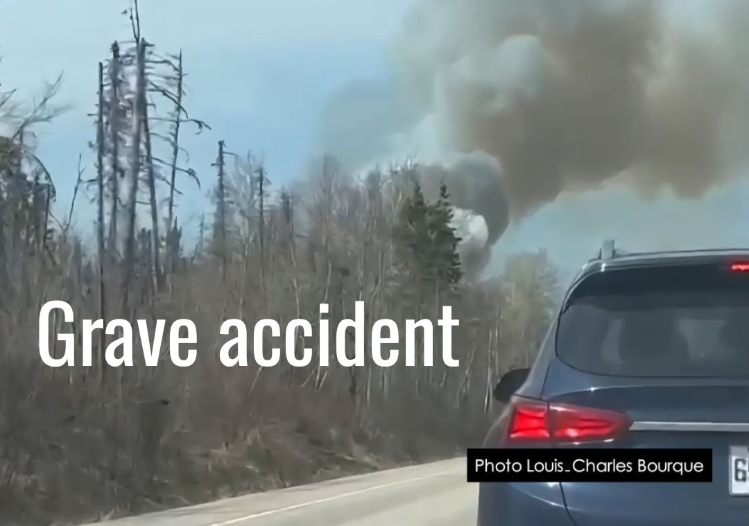 Un grave accident sur la route 138 cause un feu de forêt entre Baie-Trinité et Port-Cartier