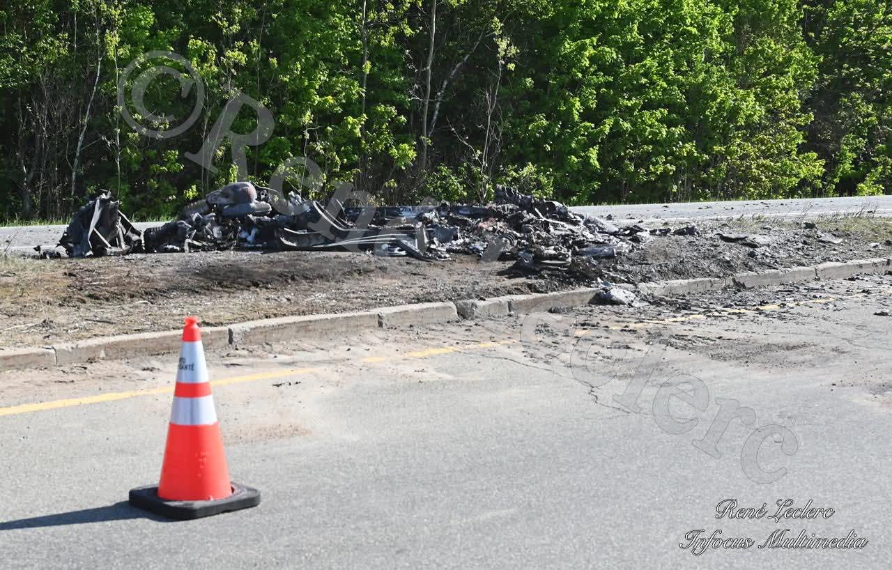 Donnacona - Autoroute 40 fermée à la suite d'une spectaculaire sortie de route 