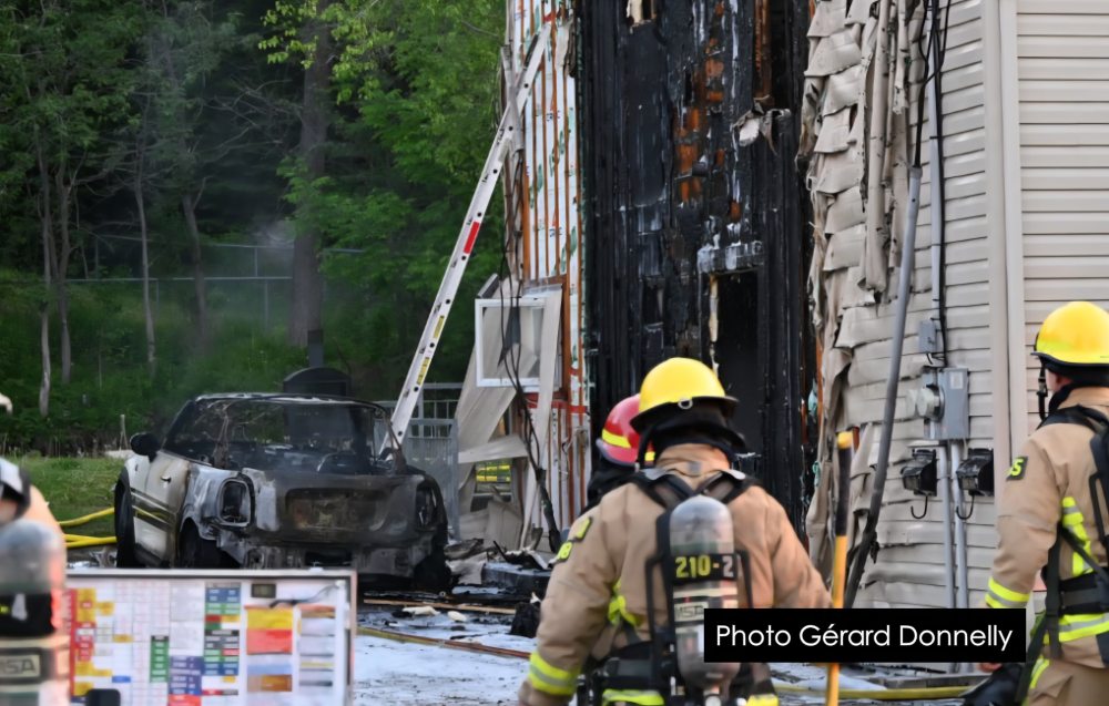 Véhicule en feu avec propagation à un bâtiment sur le boulevard Saint-Claude à Québec