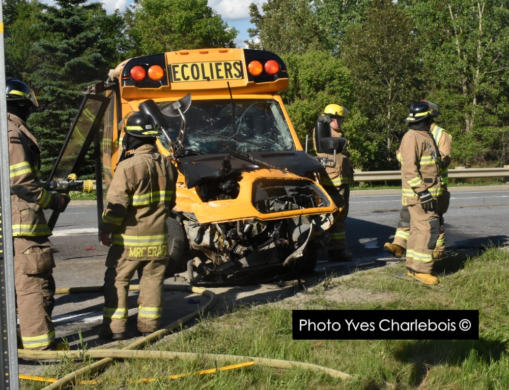 Accident - Collision entre un autobus scolaire et un véhicule sur la route 165 à St-Ferdinand 
