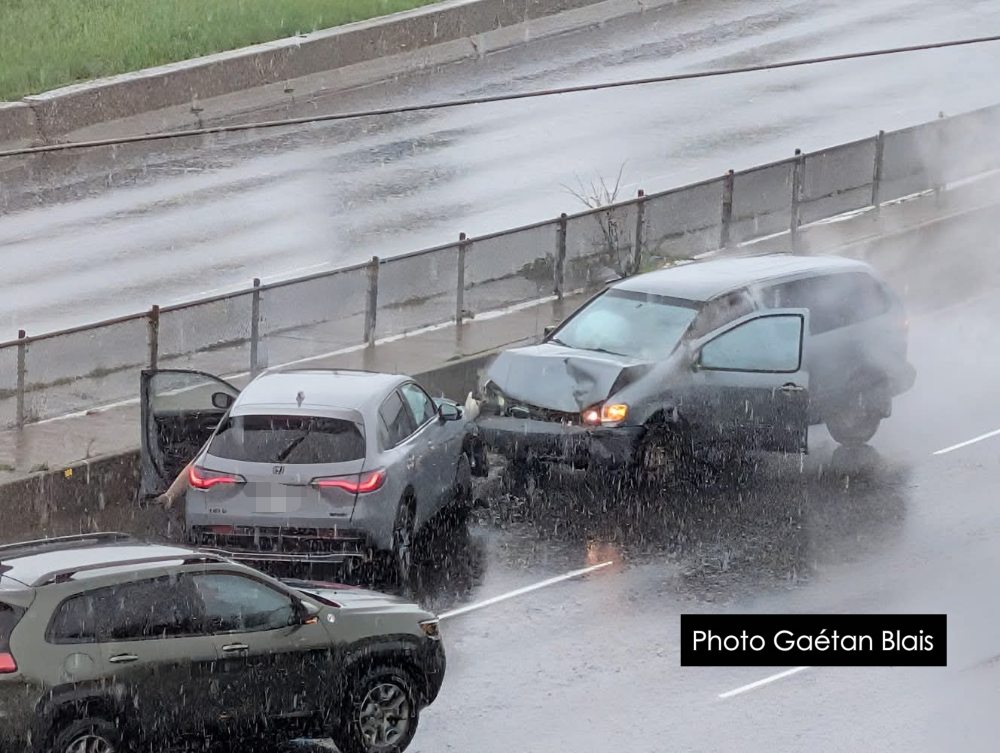 Accident face à face sur l'autoroute Laurentienne à Québec 