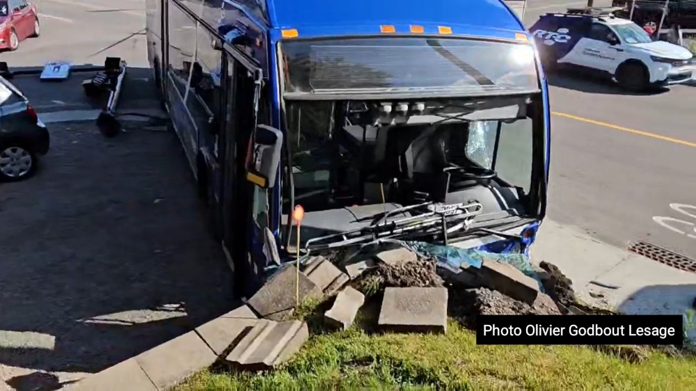 Québec - Accident un autobus du RTC impliqué et un véhicule 