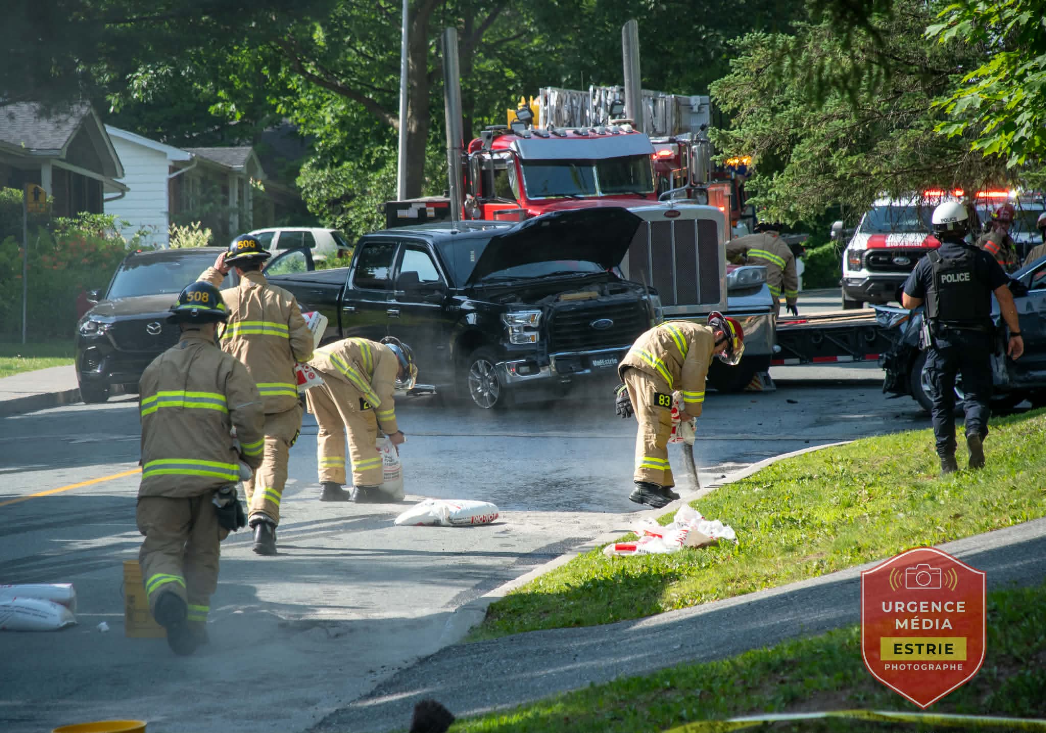 Accident impliquant un camion semi-remorque et des véhicules à Sherbrooke 